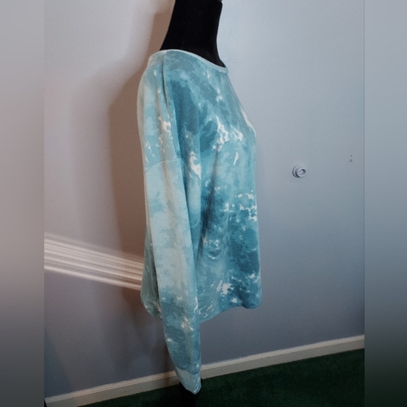 Time And Tru Size M(8-10) Aqua Tie Dye Long Sleeve Super Soft Top - Picture 2 of 6
